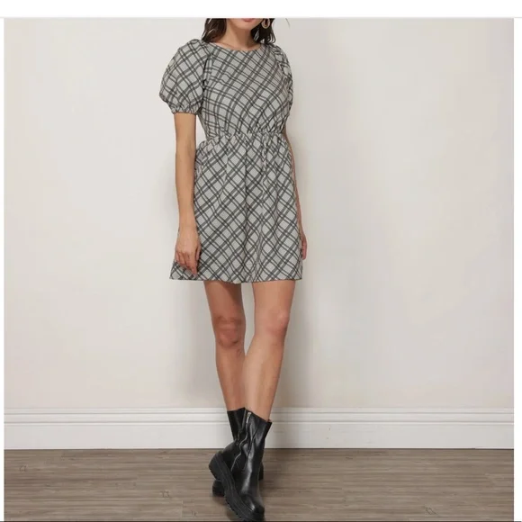 Line and Dot Baby Doll dress - Picture 5 of 6